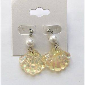 Shell and Pearl earrings